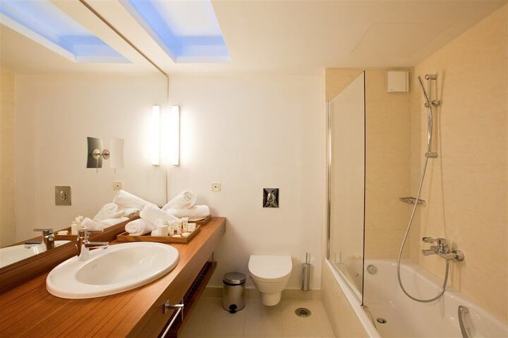 Room 40 of 119
