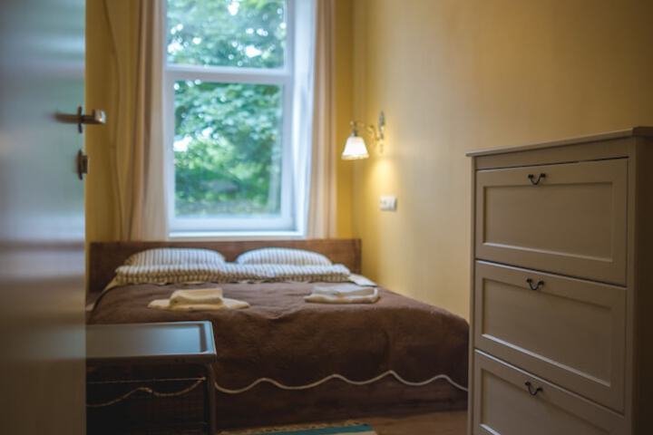 Room 16 of 108