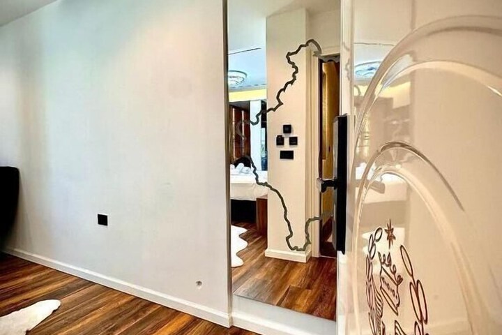 Room 14 of 37