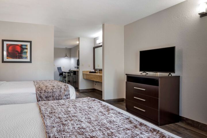 Suite 1 King Bed Microwave and Refrigerator WiFi Full Breakfast (6 of 21)
