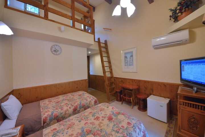 Room 14 of 36