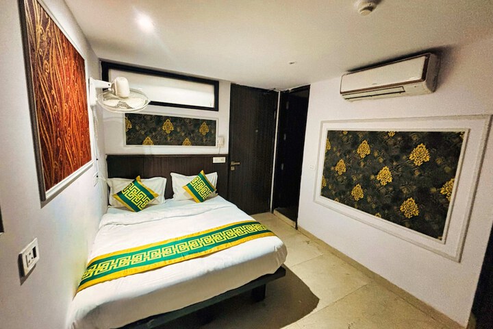Room 14 of 27