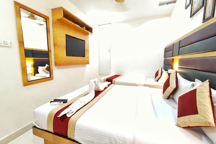 Room 5 of 9