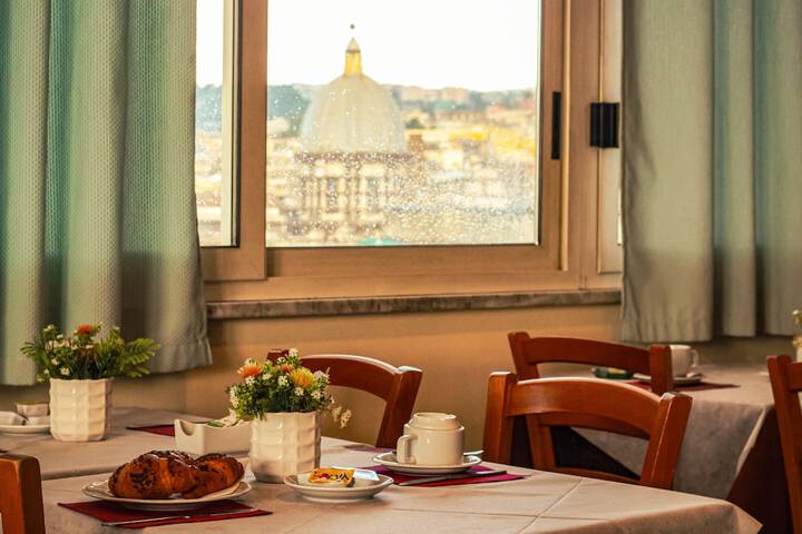 Dining 70 of 79