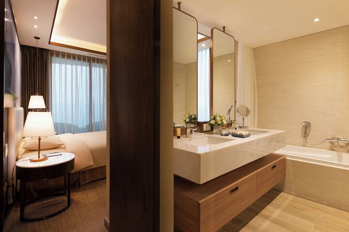Room 34 of 80