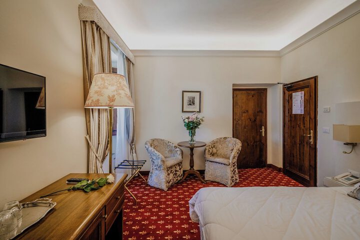 Room 45 of 185