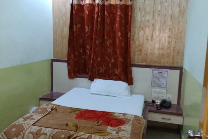 Room 13 of 16