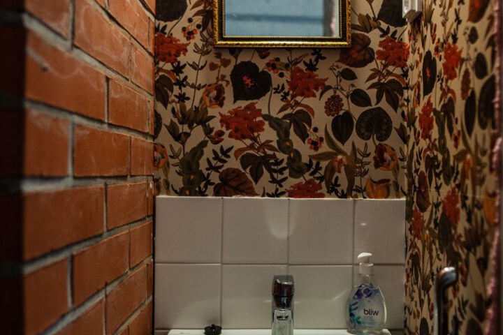 Room 8 of 12