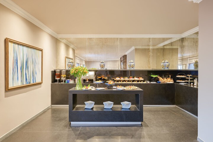 Dining 76 of 120