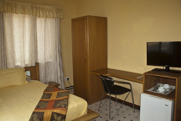 Room 25 of 66