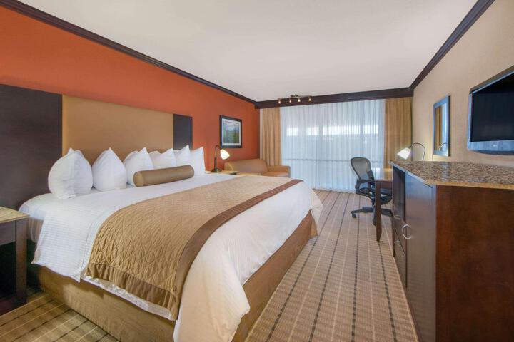 1 King Bed with Sofa Bed (3 of 17)