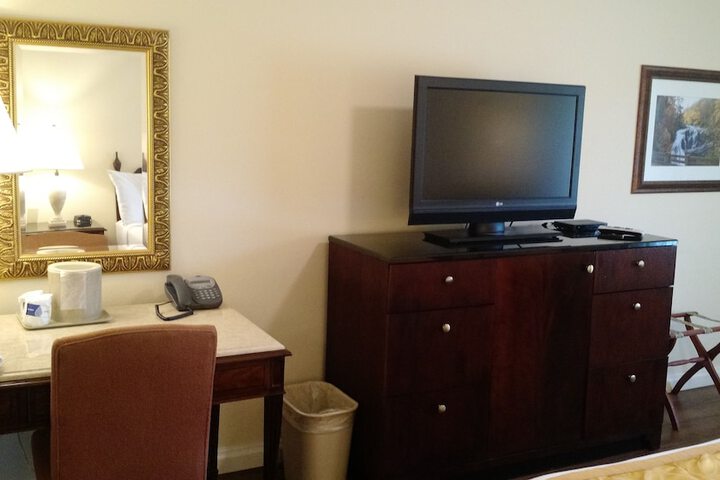 Room 4 of 35
