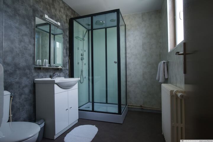 Room 18 of 42