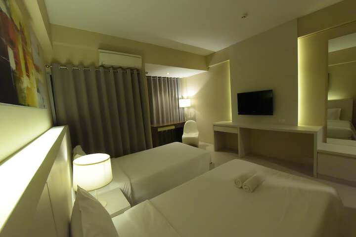 Room 27 of 63