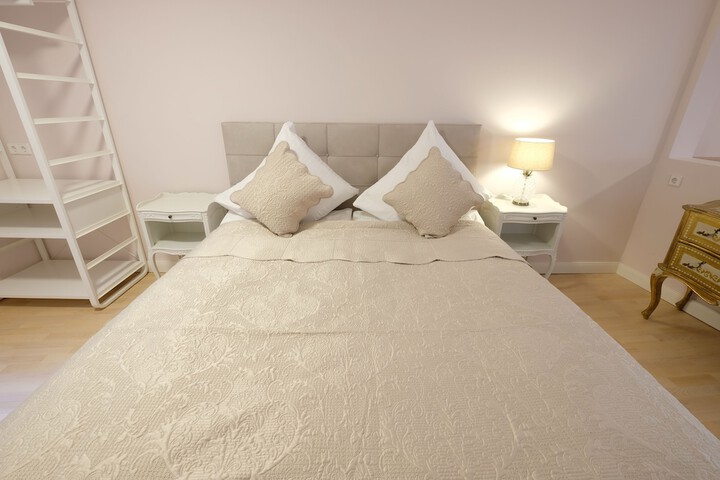 Room 8 of 32