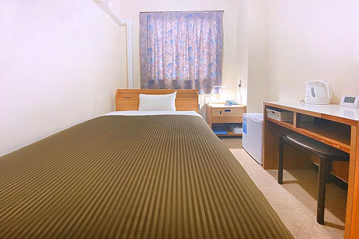 Room 6 of 16