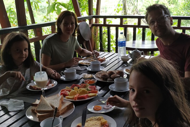 Dining 52 of 64