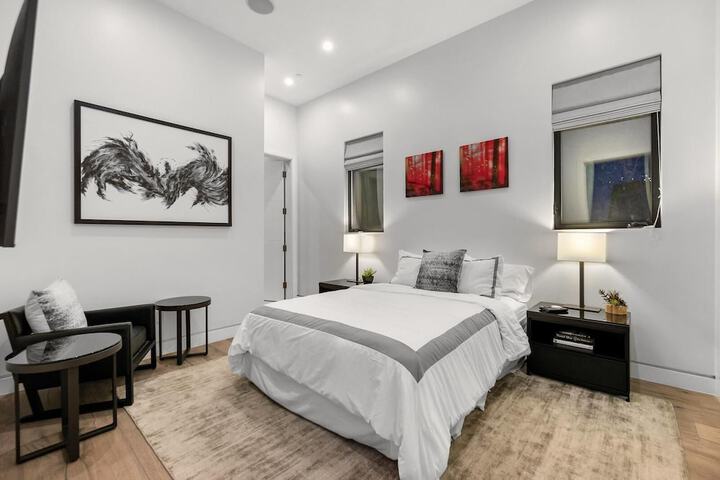 Room 2 of 31