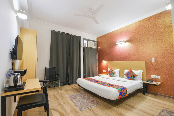 Room 25 of 33