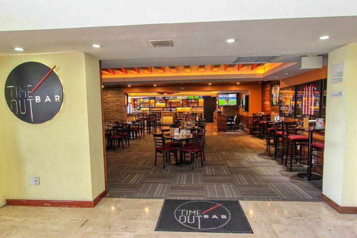 Lounge 119 of 150
