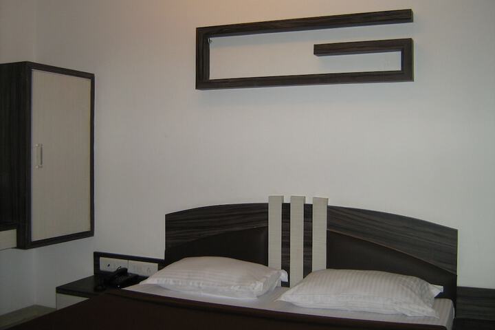 Room 12 of 42