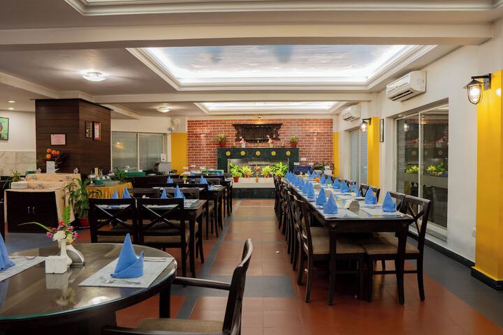 Dining 40 of 63