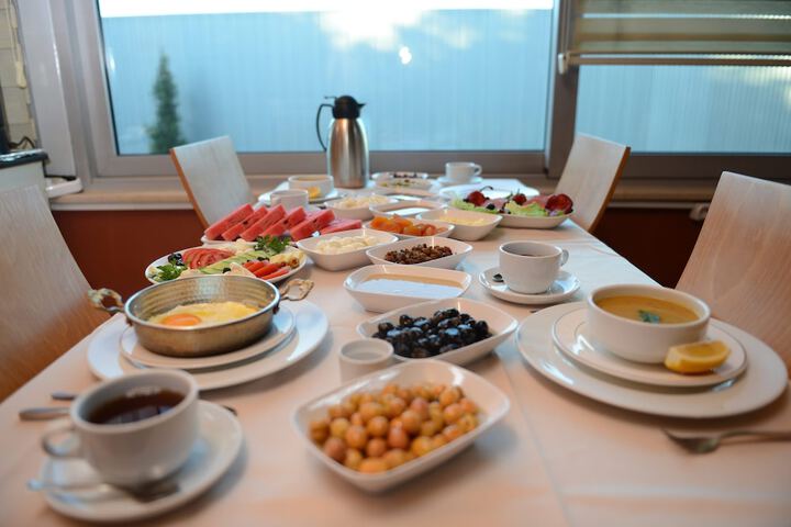 Dining 33 of 48