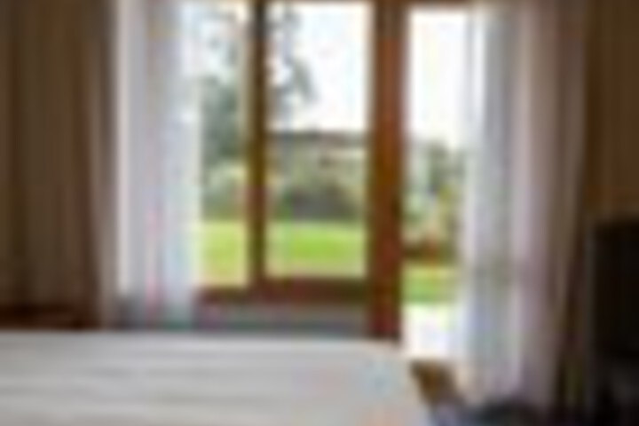 Room 26 of 210