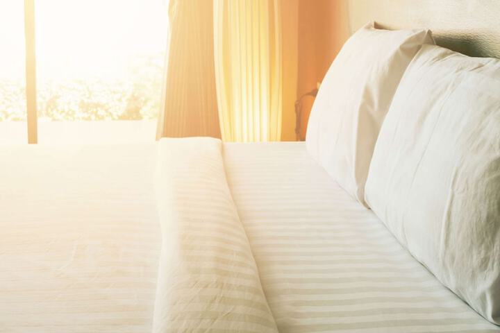 1 King Bed | (8 of 9)