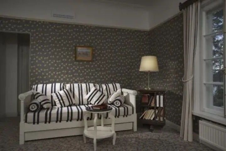 Room 3 of 16