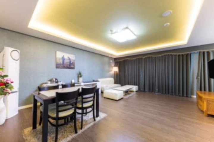 Room 21 of 38