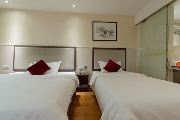 Room 15 of 24
