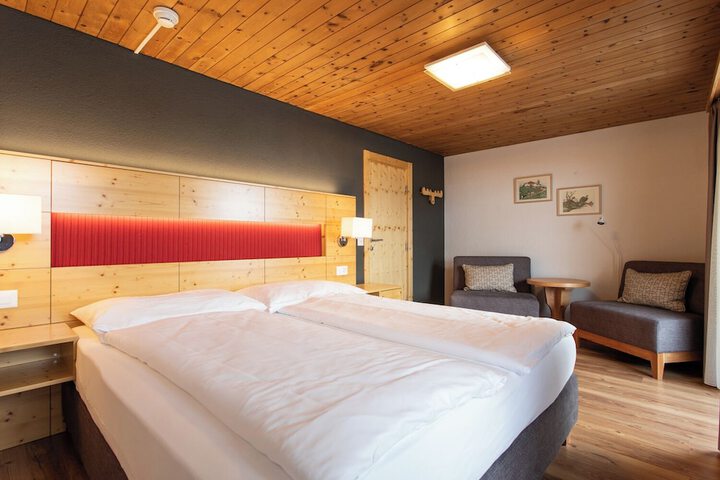 Room 16 of 36