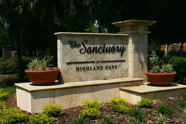 Exterior of Oakwood Sanctuary Highland Oaks