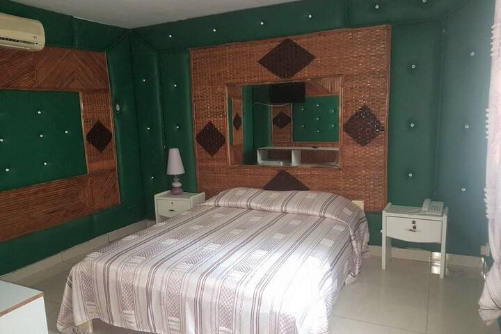 Room 11 of 40