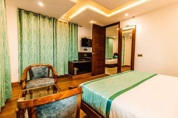 Room 10 of 36