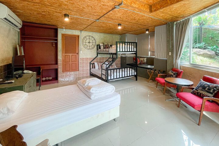 Room 14 of 108