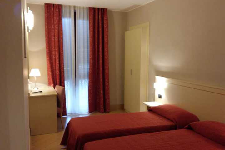 Room 12 of 28