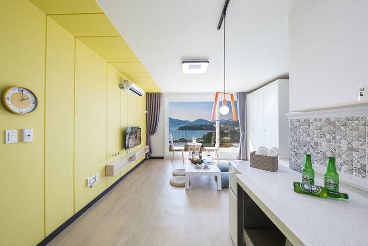 Room 10 of 32