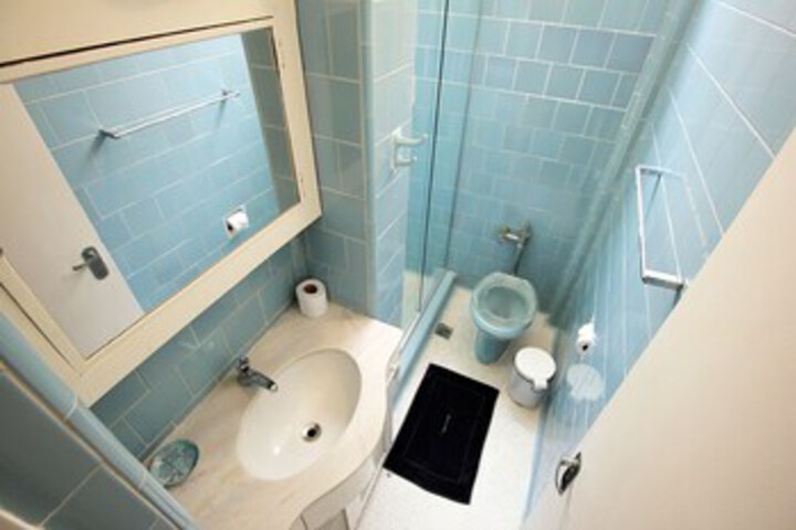 Room 3 of 20
