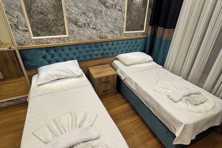 Room 12 of 72