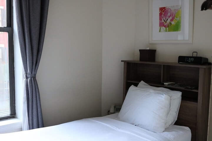 Room 12 of 32