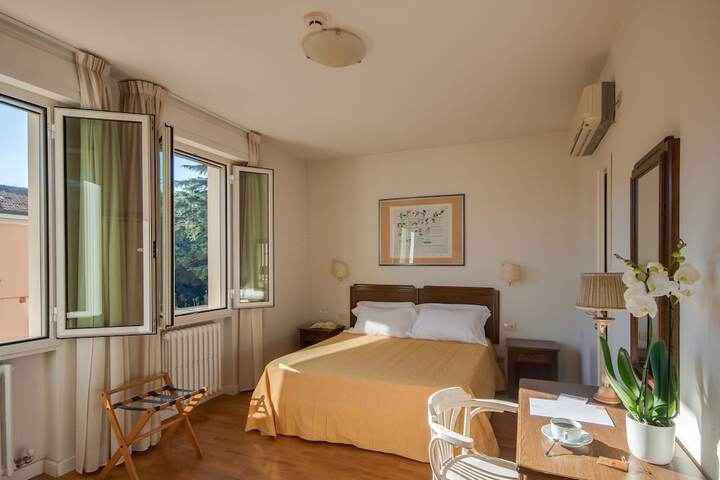 Room 28 of 42