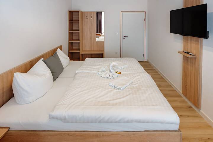 Room 5 of 48