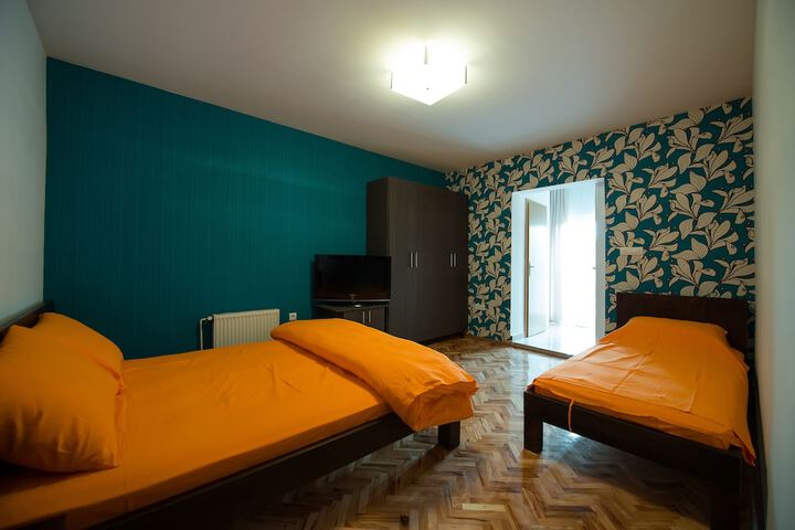 Room 13 of 21