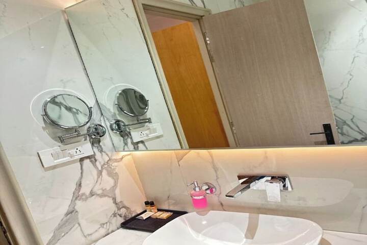 Room 20 of 27