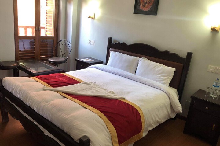 Room 10 of 28