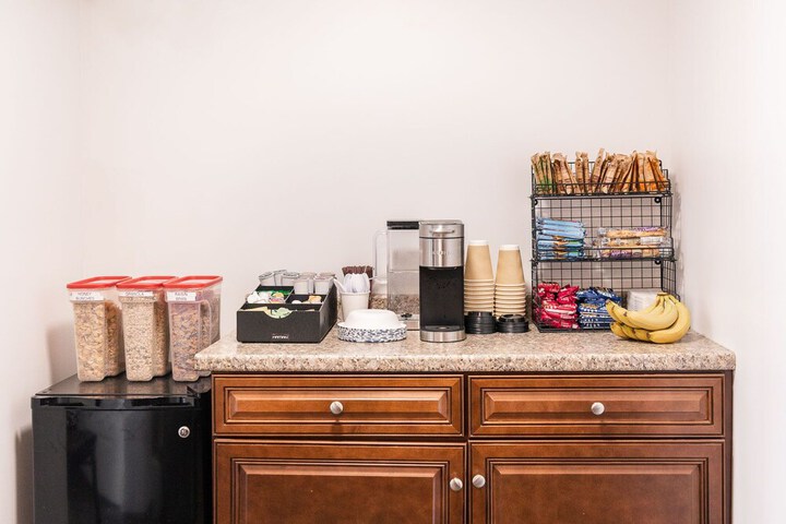 Breakfast/Coffee Service 19 of 25