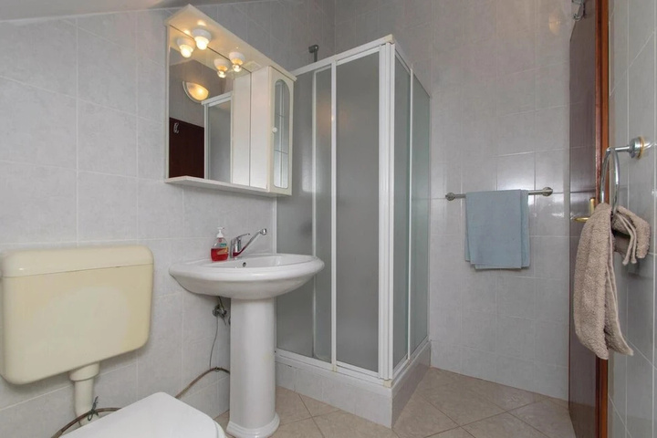 Room 8 of 20