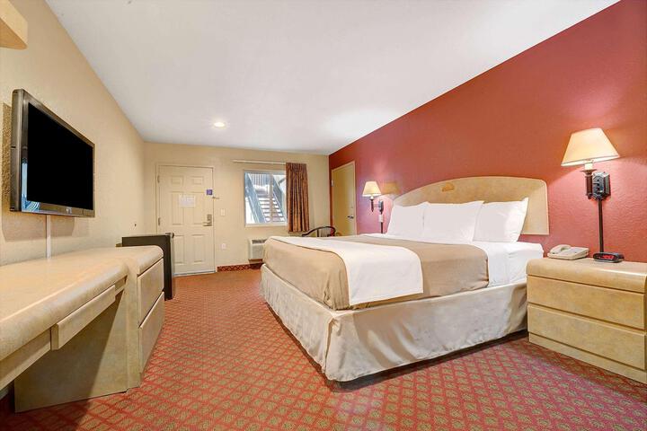 1 King Bed (7 of 15)
